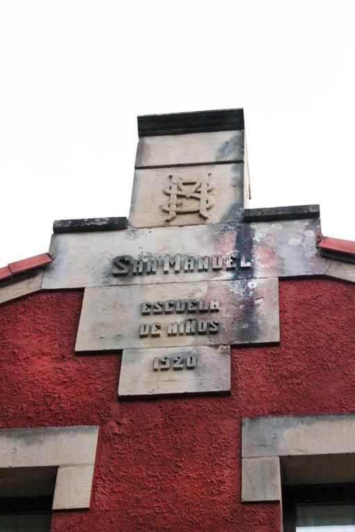 Escuelas De Fuentes Villaviciosa  Exterior foto